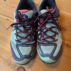 Brooks Cascade Women's Trail Sneakers